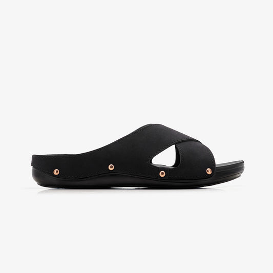 WOMEN’s CROSS-STRAP SLIDES